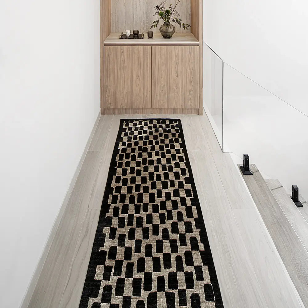 Chess Ebony Runners