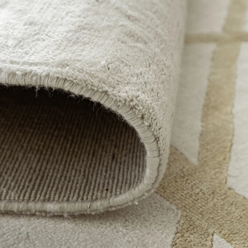 Dash Goldberg White With Gold Lines Carpet