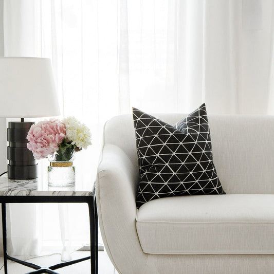 How to Choose the Perfect Decorative Cushions for Your Living Room
