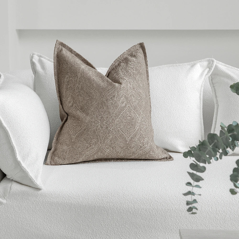 نـيـا لوران