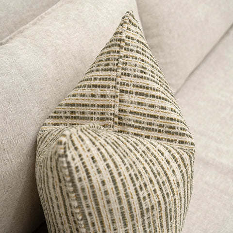 Lyra Husaini's knothome review'